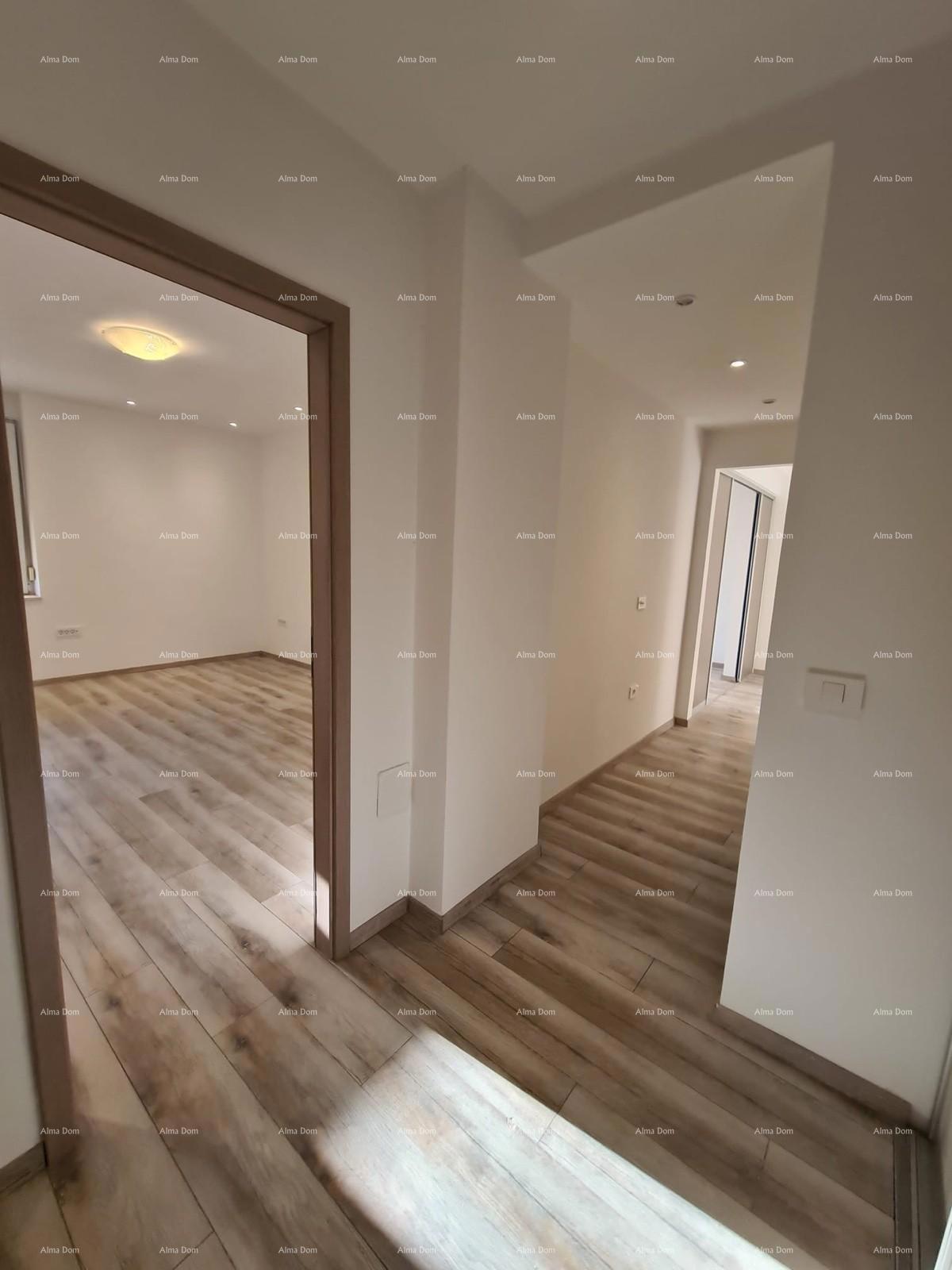 Pula – renoviran dvosobni stan v centru, 72,83 m²