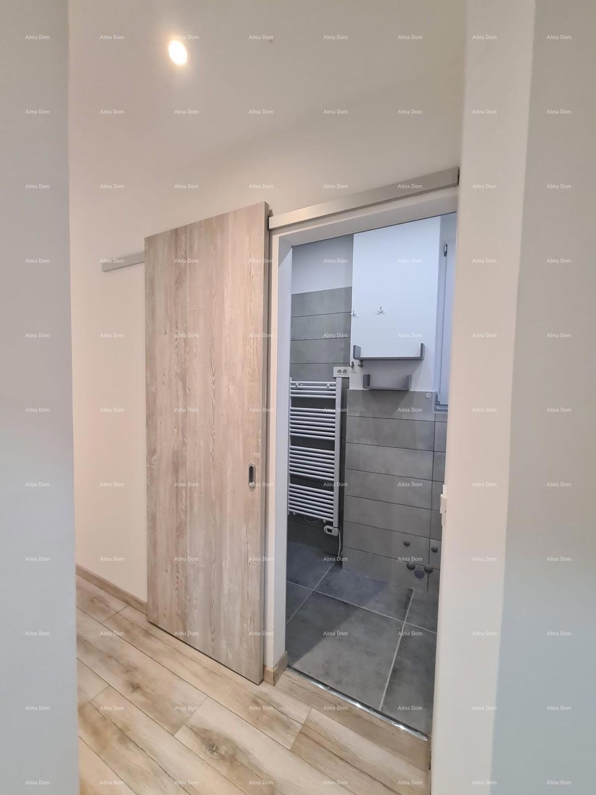 Pula – renoviran dvosobni stan v centru, 72,83 m²