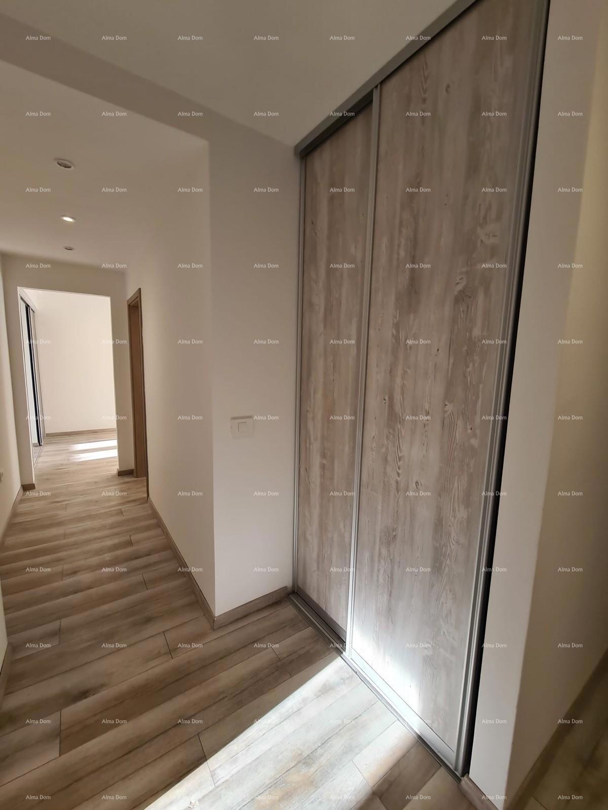 Pula – renoviran dvosobni stan v centru, 72,83 m²