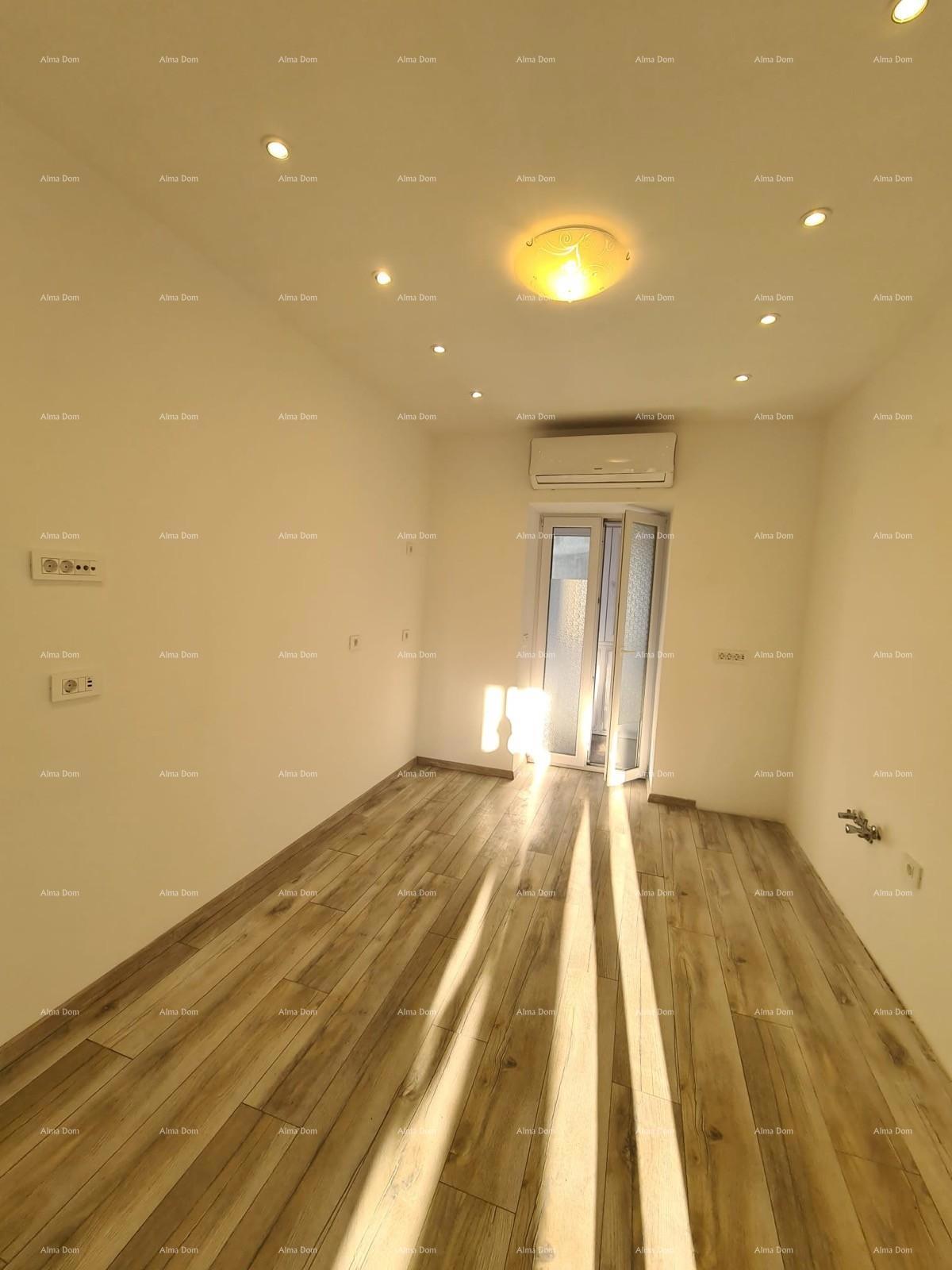 Pula – renoviran dvosobni stan v centru, 72,83 m²