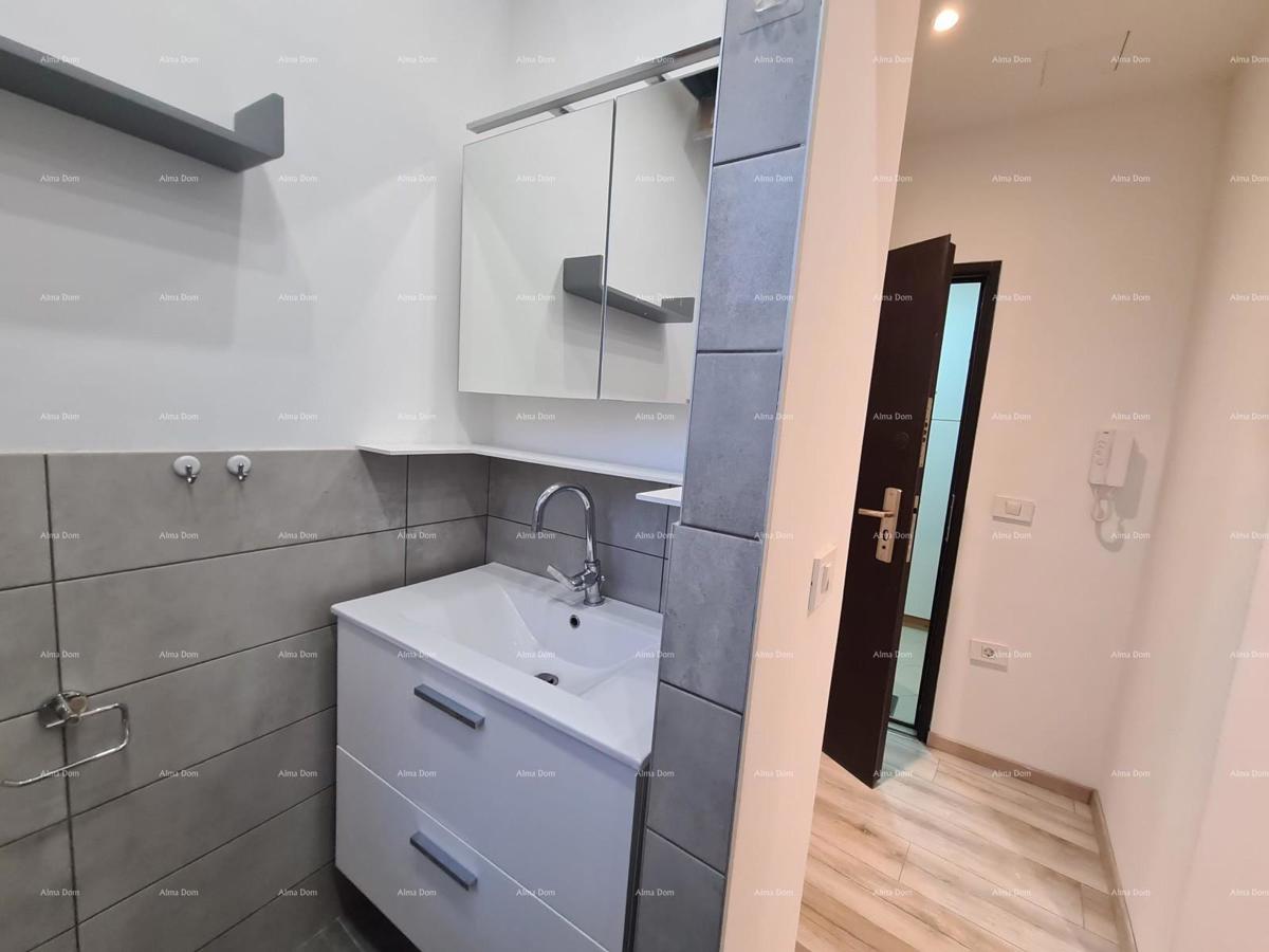 Pula – renoviran dvosobni stan v centru, 72,83 m²