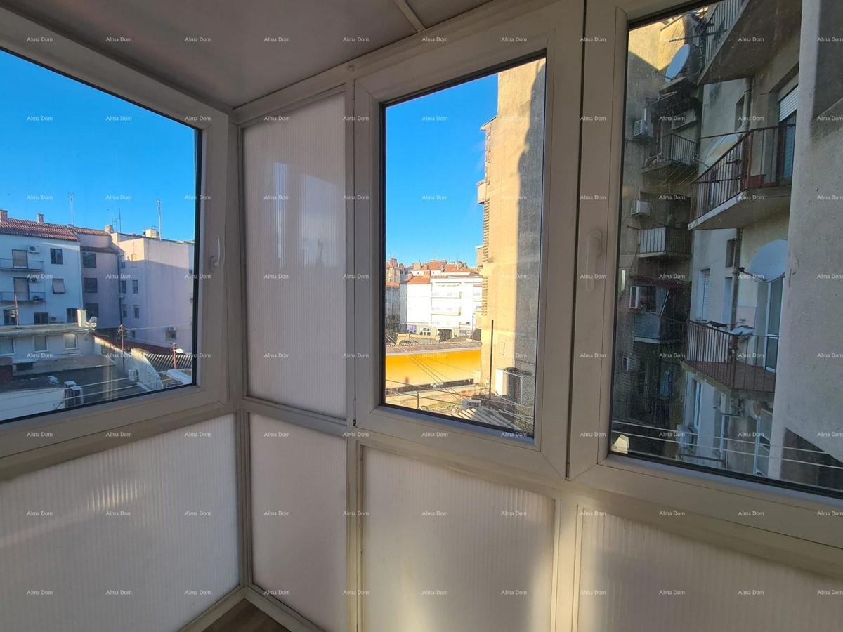 Pula – renoviran dvosobni stan v centru, 72,83 m²