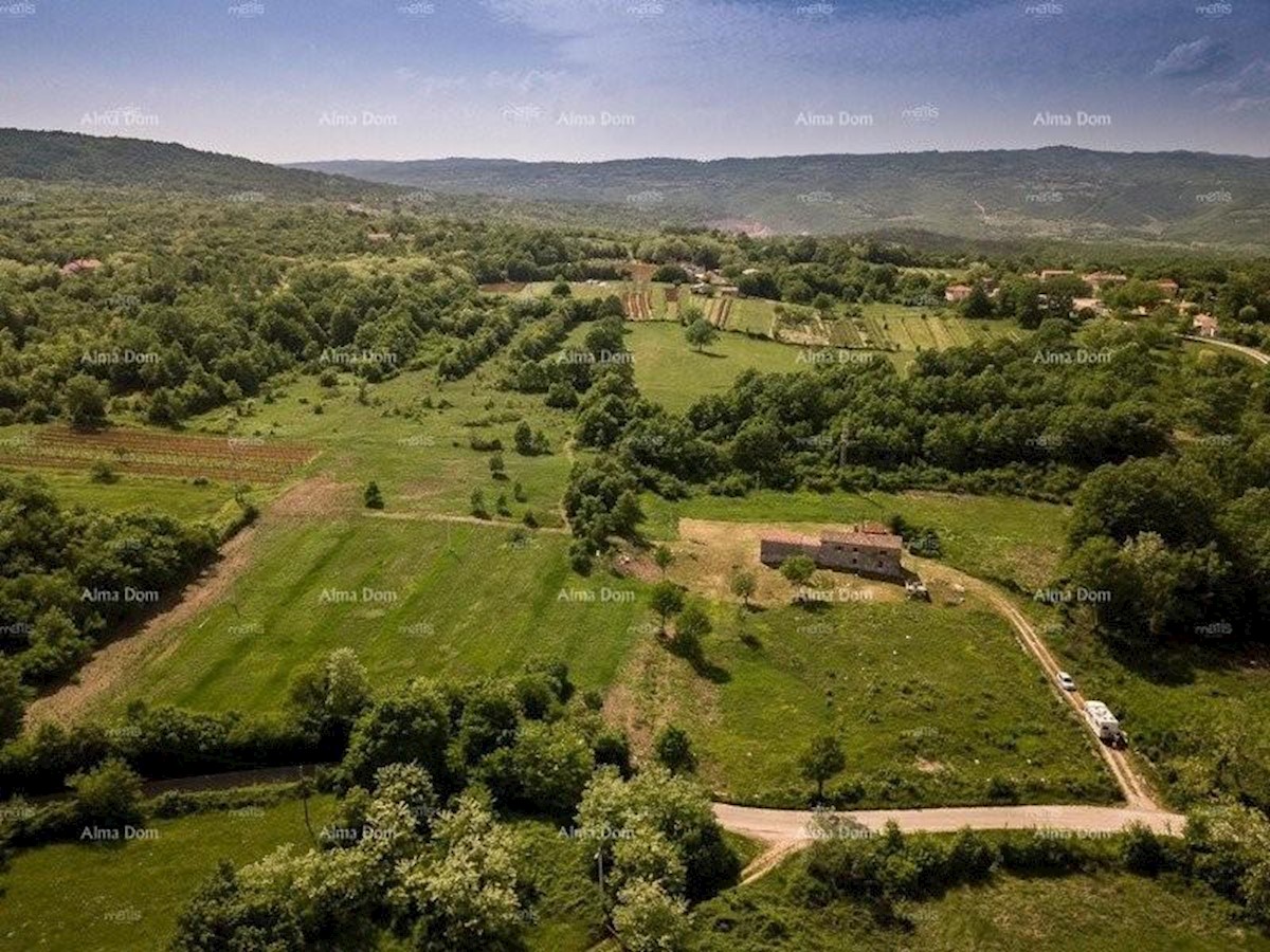 Istrsko posestvo s pogledom na Učko v Kršanu