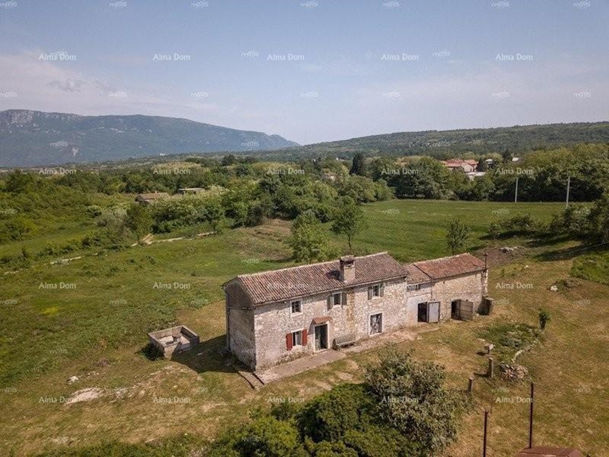 Istrsko posestvo s pogledom na Učko v Kršanu