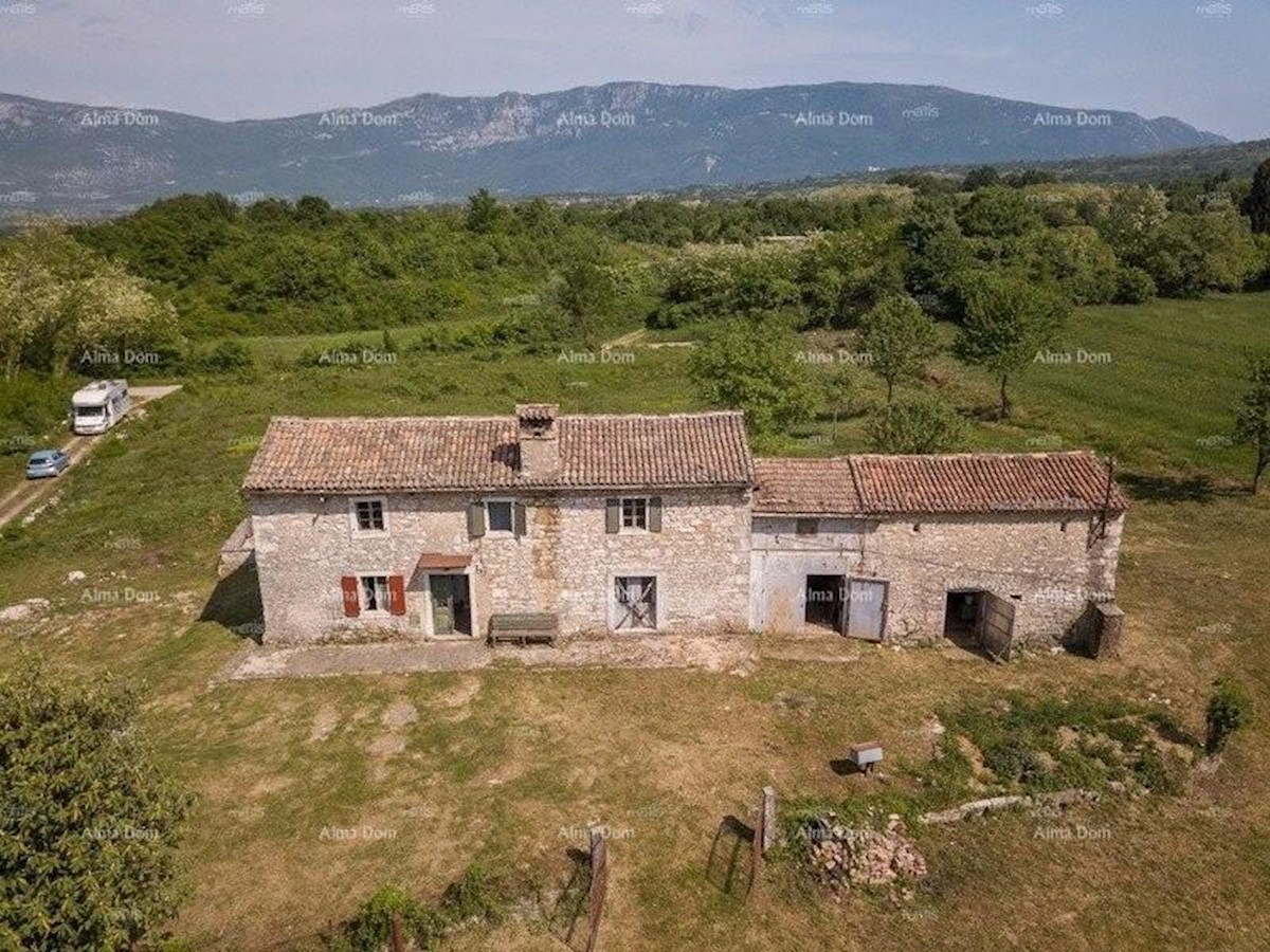 Istrsko posestvo s pogledom na Učko v Kršanu