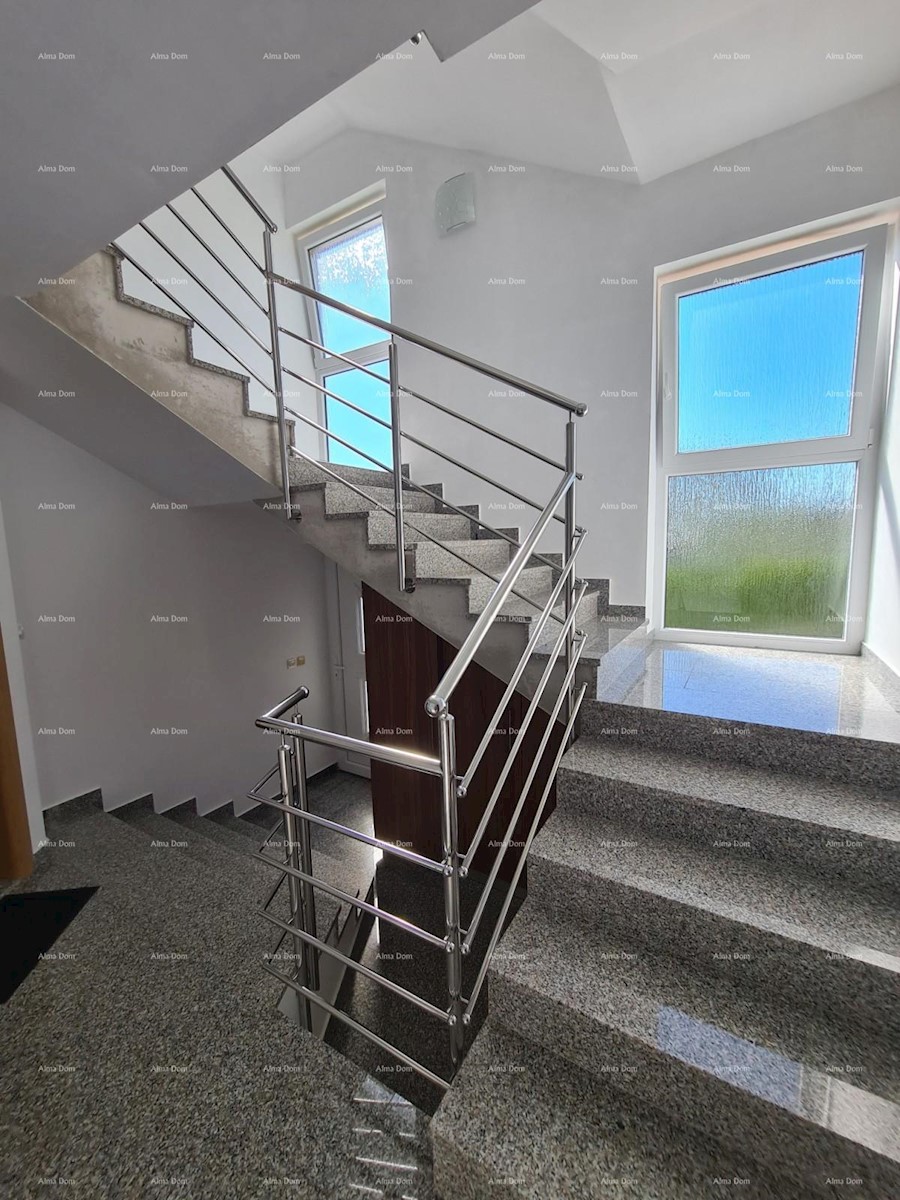 Medulin! Hiša s 6 ločenimi stanovanjskimi enotami!
