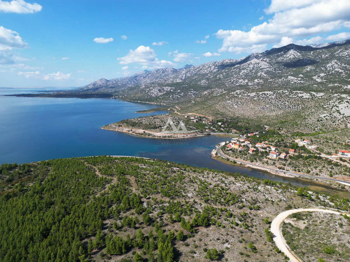 100 €/M2 - UGODNA CENA - ZAZIDLJIVA PARCELA - S POGLEDOM NA MORJE IN VELEBIT - 670 M2 - 67.000 €
