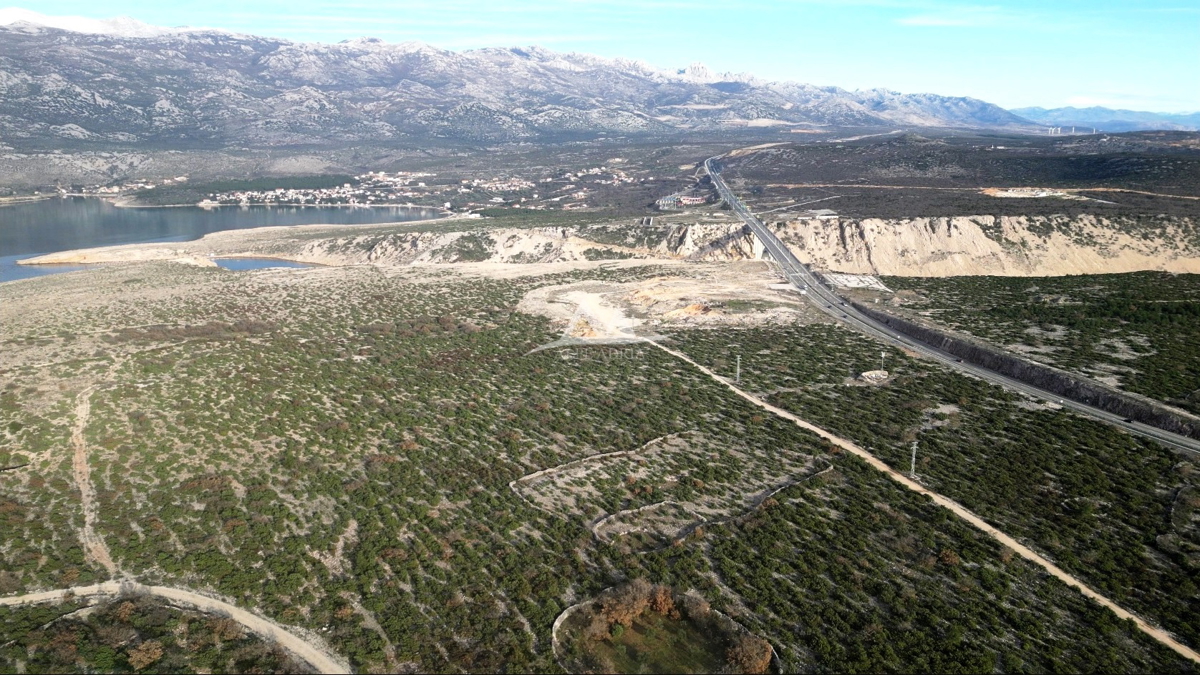 MASLENIČKO ŽDRILO - GRADBENO ZEMLJIŠČE POVRŠINE 615 M2 - PRISTOPNA POT - VODA IN ELEKTRIKA DO ZEMLJIŠČA - 61.500 €