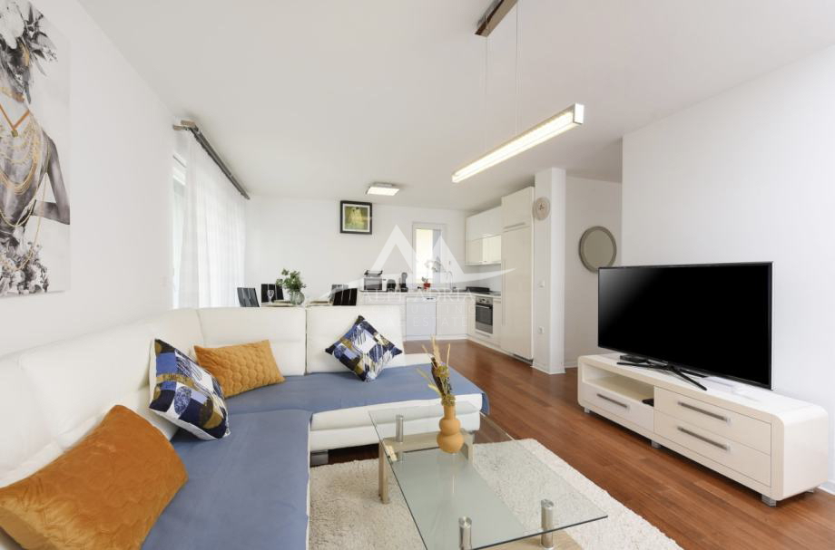 Luksuzno stanovanje z zasebnim vrtom in jacuzzijem – Diklovac, Zadar