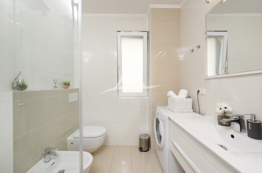 Luksuzno stanovanje z zasebnim vrtom in jacuzzijem – Diklovac, Zadar