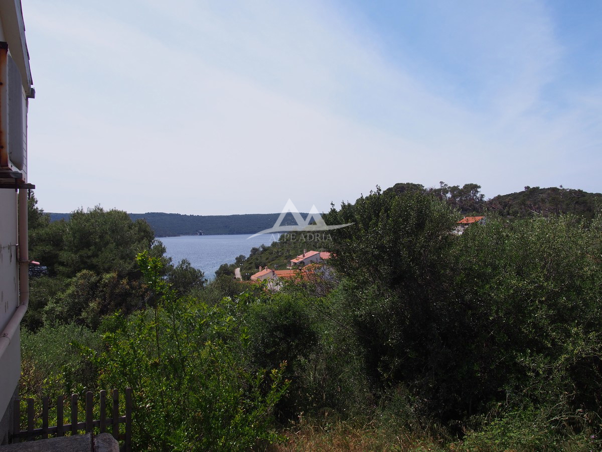 PRVA VRSTA - OTOK ZVERINAC - LEPO ZAZIDLJIVO ZEMLJIŠČE 2.193 M2 - 219.000 €