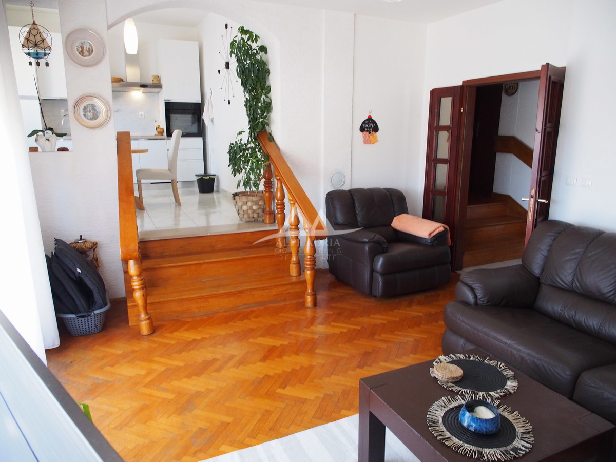 325.000€ - V CENI ENEGA STANOVANJA KUPITE HIŠO Z DVEMA STANOVANJAMA