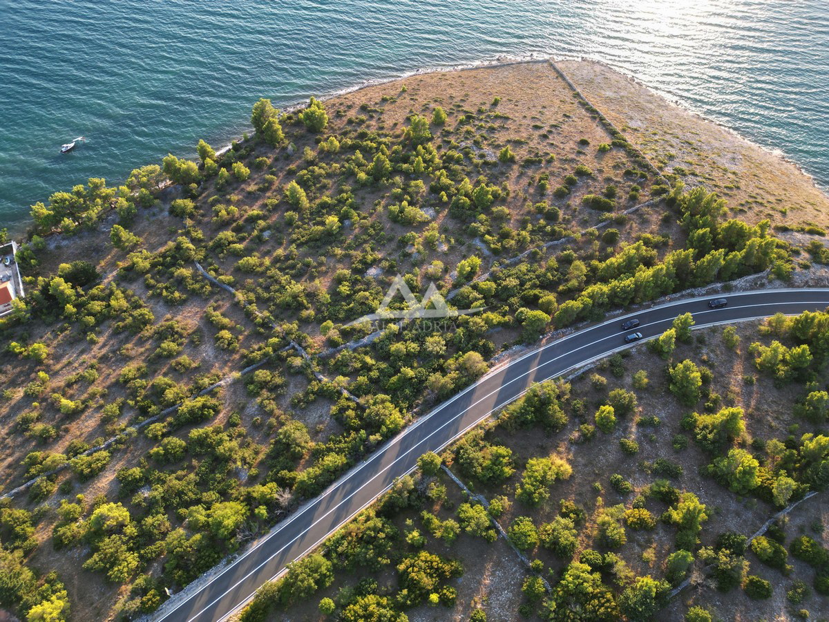 ROVANJSKA - ATRAKTIVNO ZEMLJIŠČE - 1.700 M2 - 293.250 €