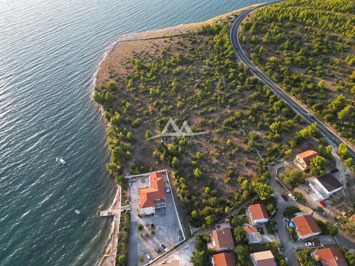 ROVANJSKA - ATRAKTIVNO ZEMLJIŠČE - 1.700 M2 - 293.250 €