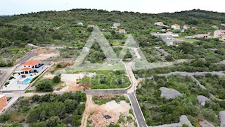 HITNO - HITNO - ATRAKTIVNA LOKACIJA - ZAZIDLJIVA PARCELA 899 M2 - 189.000€