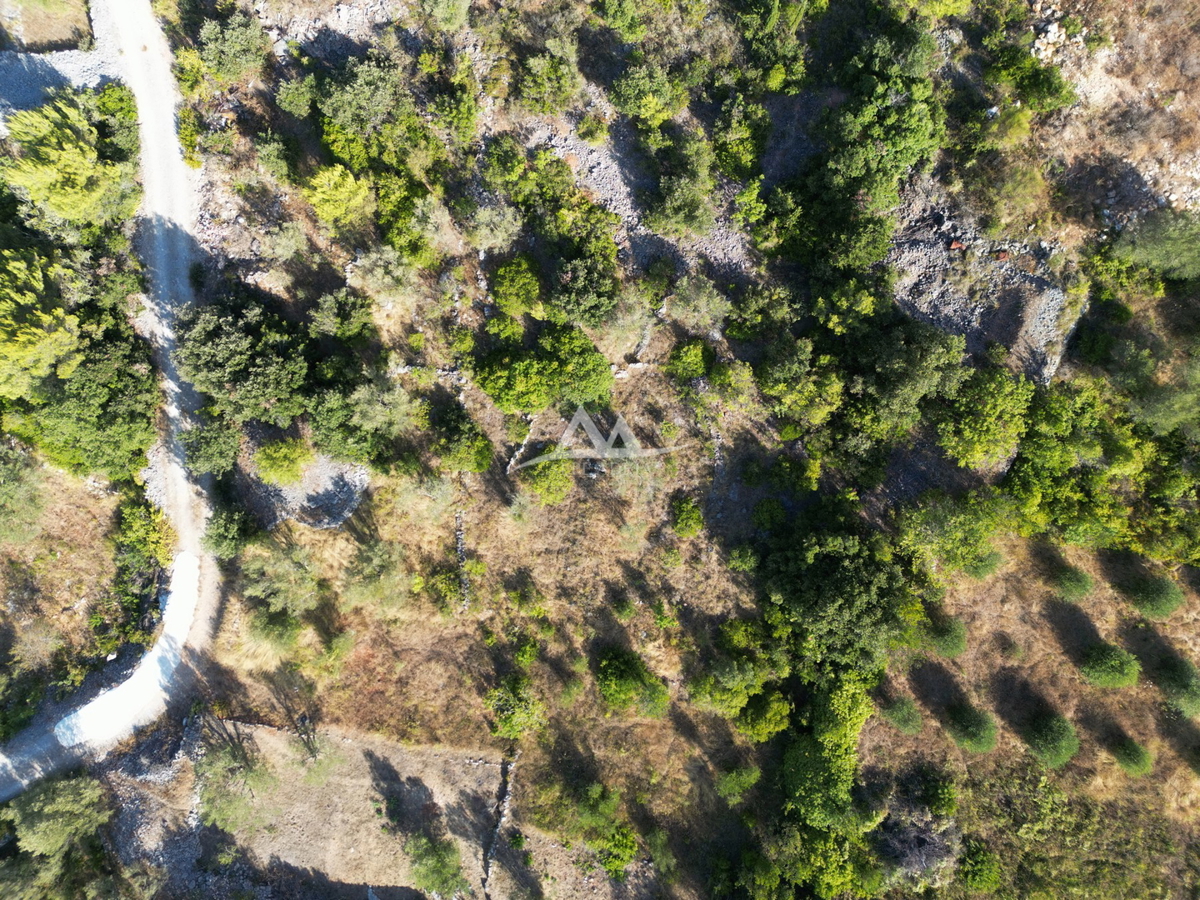 HITNO - HITNO - ATRAKTIVNA LOKACIJA - ZAZIDLJIVA PARCELA 899 M2 - 189.000€