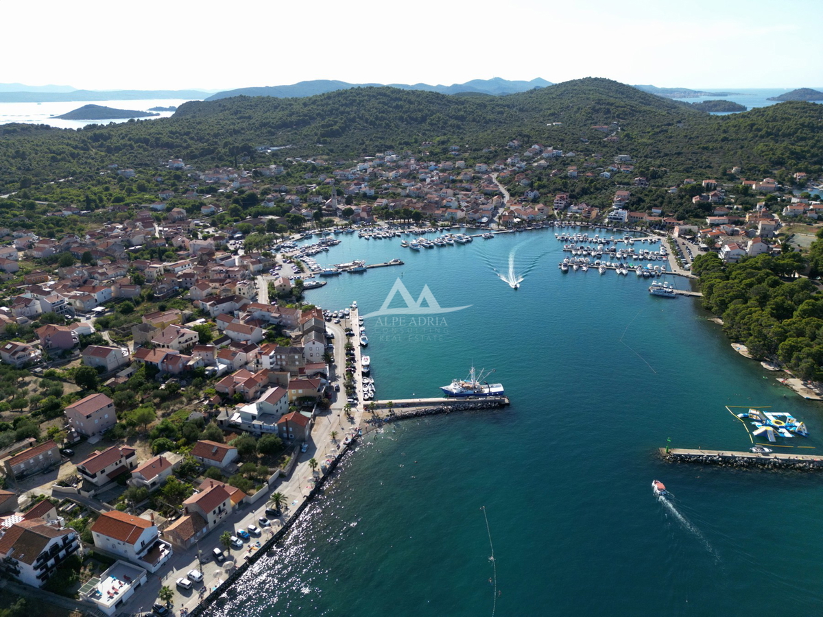 HITNO - HITNO - ATRAKTIVNA LOKACIJA - ZAZIDLJIVA PARCELA 899 M2 - 189.000€