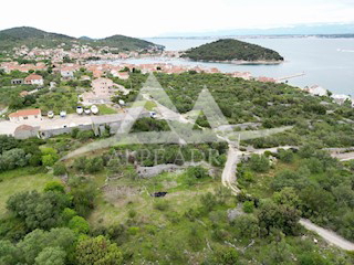 HITNO - HITNO - ATRAKTIVNA LOKACIJA - ZAZIDLJIVA PARCELA 899 M2 - 189.000€