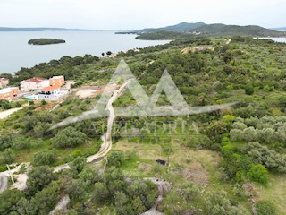 HITNO - HITNO - ATRAKTIVNA LOKACIJA - ZAZIDLJIVA PARCELA 899 M2 - 189.000€