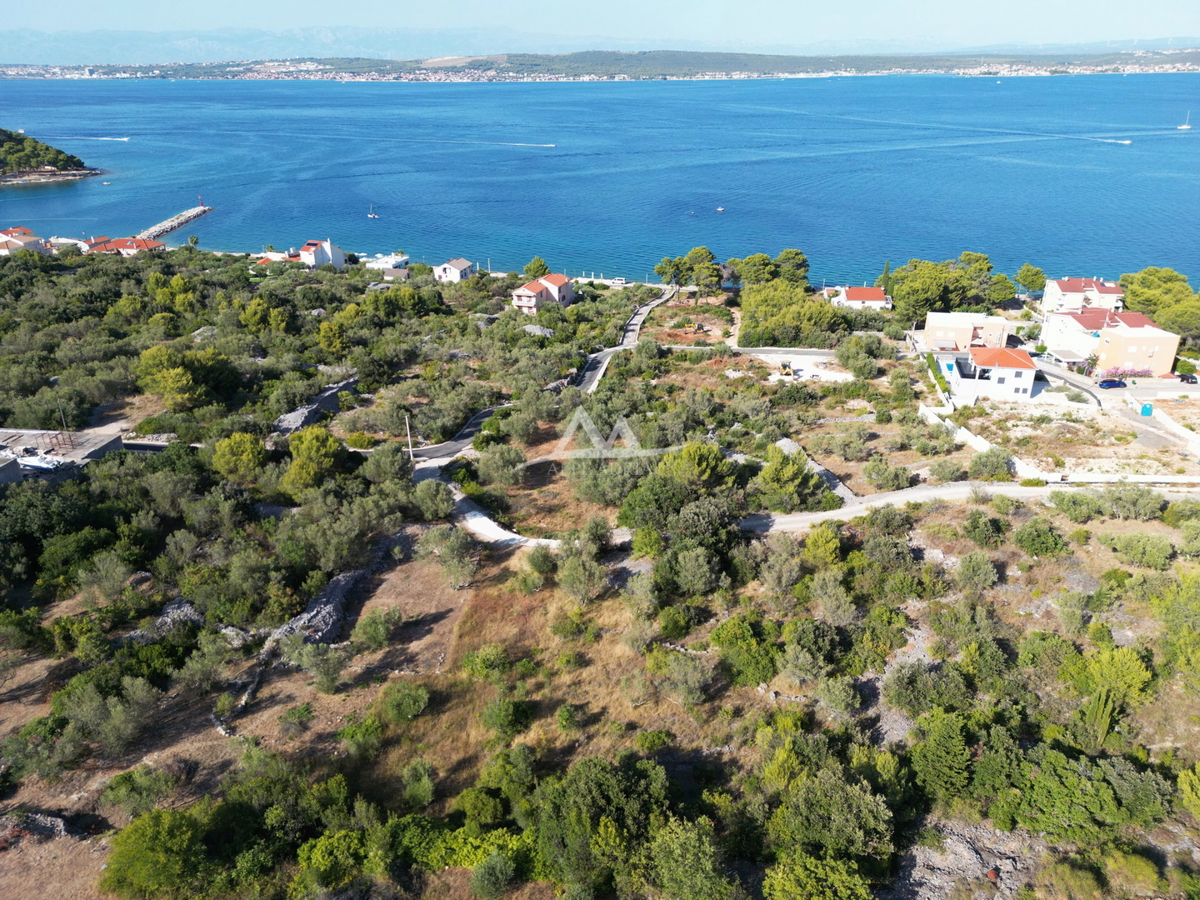 HITNO - HITNO - ATRAKTIVNA LOKACIJA - ZAZIDLJIVA PARCELA 899 M2 - 189.000€