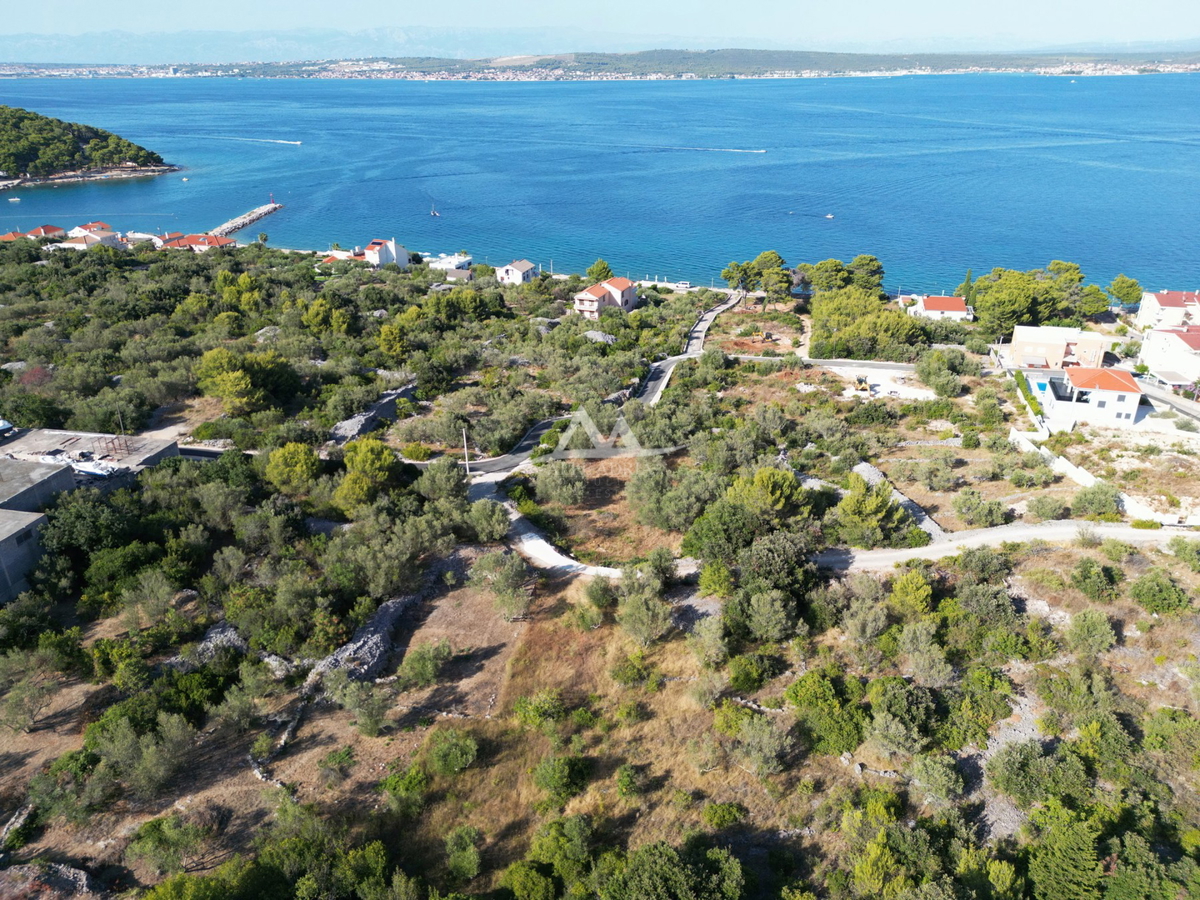 HITNO - HITNO - ATRAKTIVNA LOKACIJA - ZAZIDLJIVA PARCELA 899 M2 - 189.000€