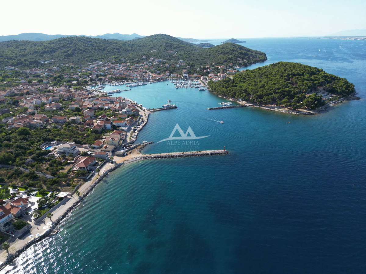 HITNO - HITNO - ATRAKTIVNA LOKACIJA - ZAZIDLJIVA PARCELA 899 M2 - 189.000€