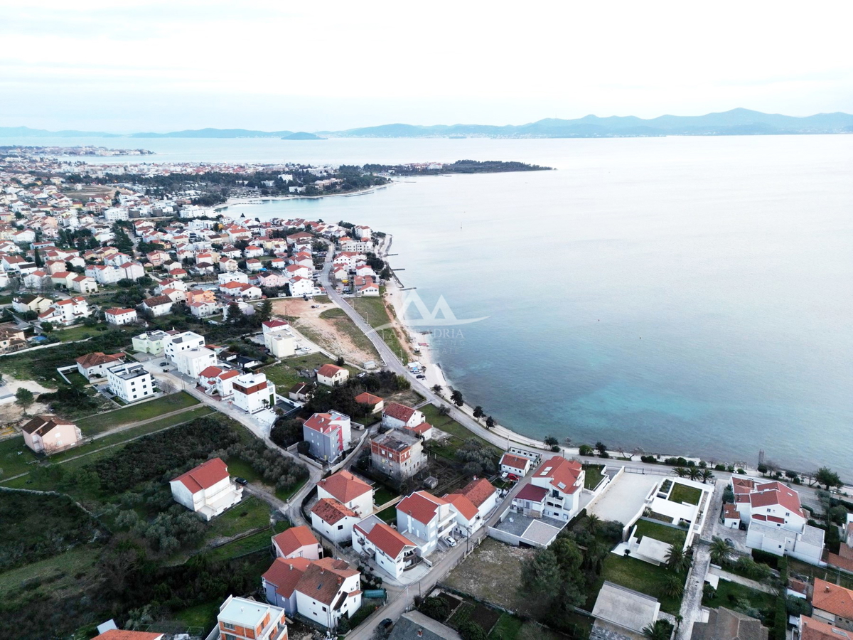 ZADAR - DIKLO - ZAZIDLJIVO ZEMLJIŠČE 875 M2 - 150 M DO PLAŽE - 262.500 €
