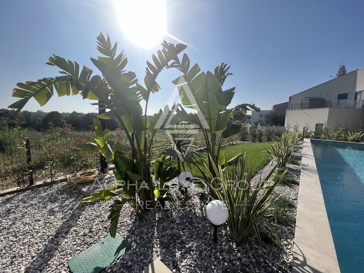 Poreč (7 km): Na prodaj novo zgrajena hiša blizu morja!