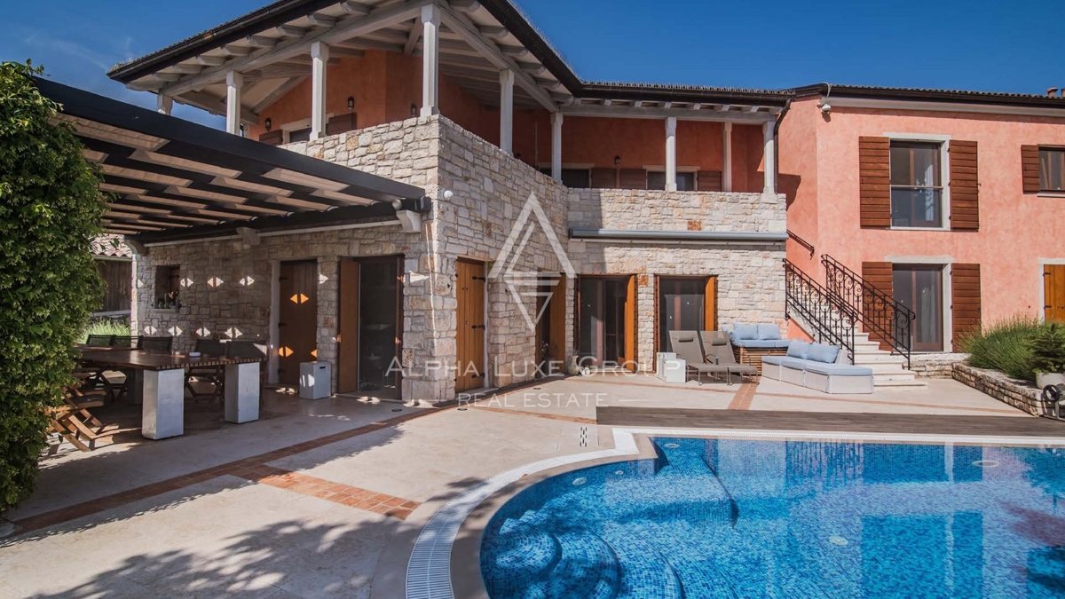 Istra, Rovinj, Veličastna vila s prostornim vrtom in možnostjo gradnje