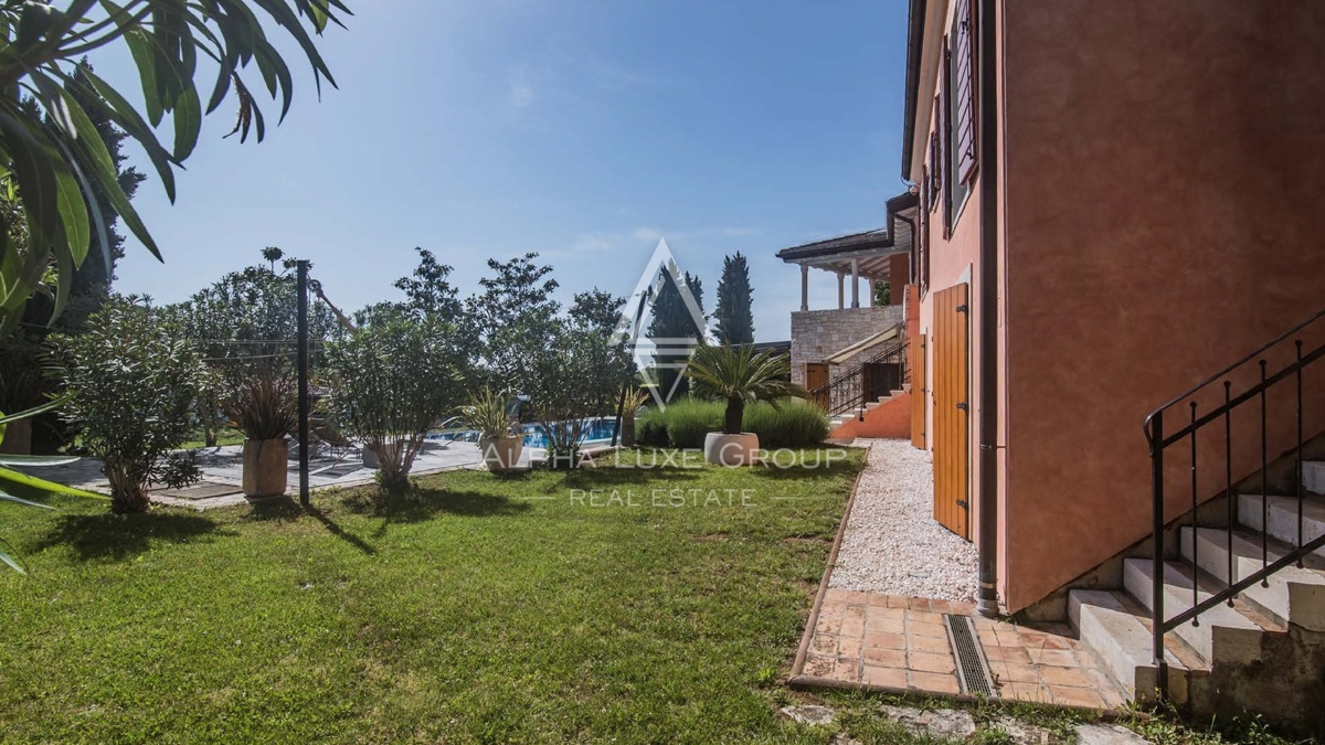 Istra, Rovinj, Veličastna vila s prostornim vrtom in možnostjo gradnje