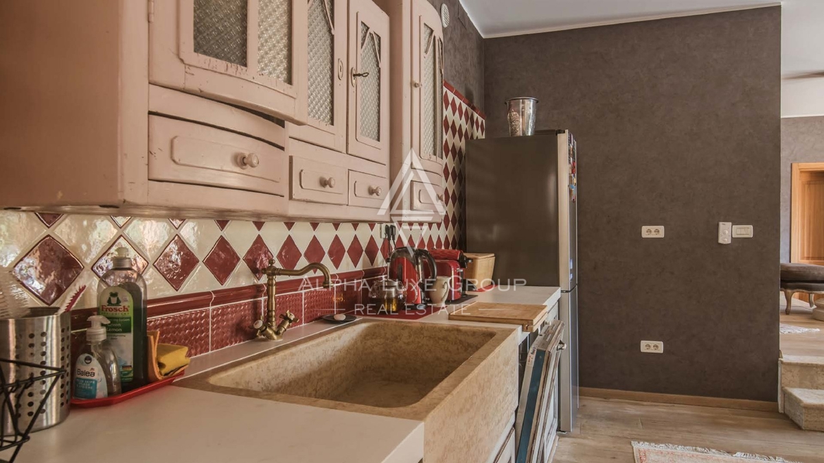 Istra, Rovinj, Veličastna vila s prostornim vrtom in možnostjo gradnje