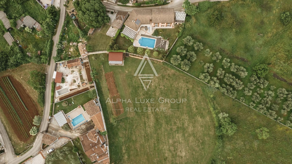 Istra, Rovinj, Veličastna vila s prostornim vrtom in možnostjo gradnje