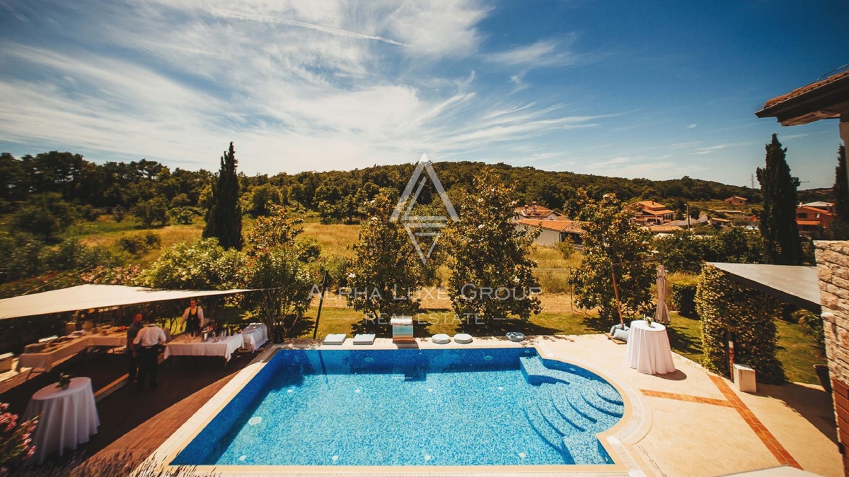 Istra, Rovinj, Veličastna vila s prostornim vrtom in možnostjo gradnje