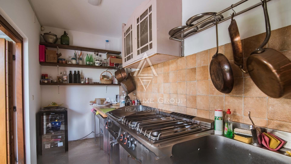 Istra, Rovinj, Veličastna vila s prostornim vrtom in možnostjo gradnje