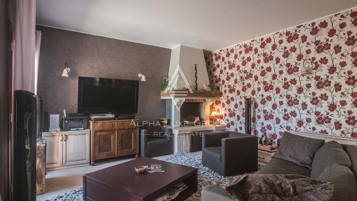 Istra, Rovinj, Veličastna vila s prostornim vrtom in možnostjo gradnje