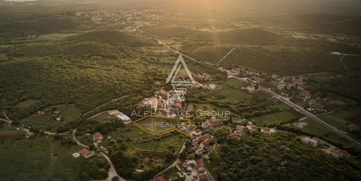 Istra, Rovinj, Veličastna vila s prostornim vrtom in možnostjo gradnje
