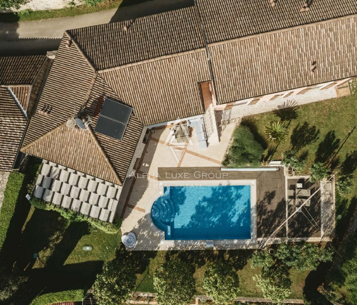 Istra, Rovinj, Veličastna vila s prostornim vrtom in možnostjo gradnje
