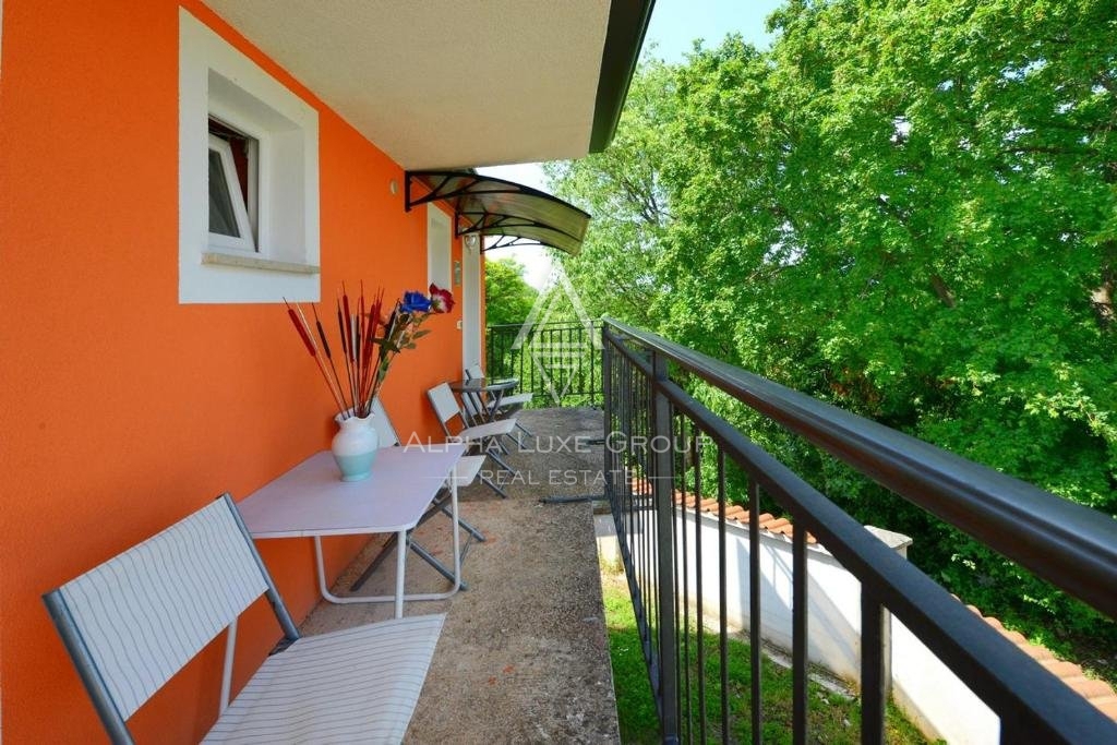 Istra, Poreč: Čudovita hiša s tremi stanovanji na prodaj