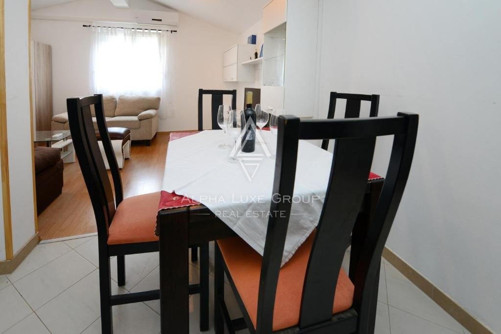 Istra, Poreč: Čudovita hiša s tremi stanovanji na prodaj