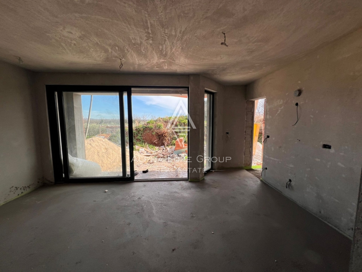Istra, Poreč - Sodobno stanovanje s teraso naprodaj