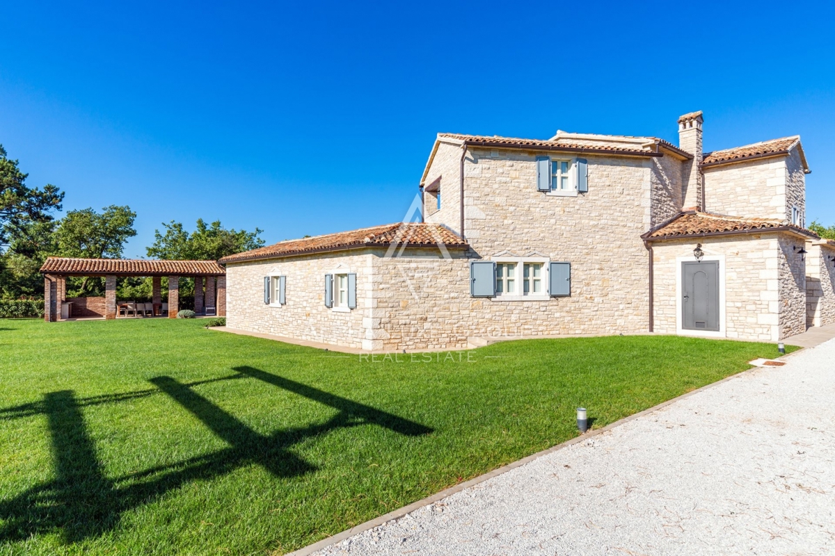 Istria, Tinjan: Izjemna vila z zasebnim bazenom in štirimi spalnicami