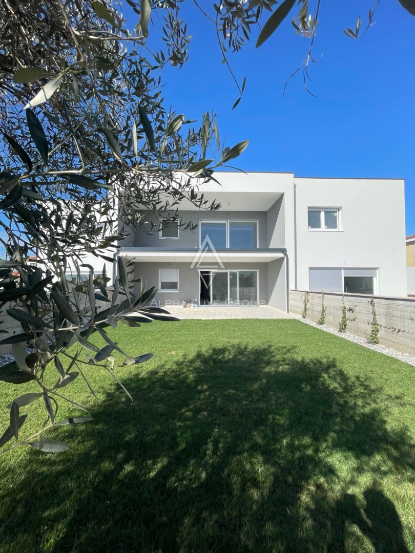 Novigrad, Istra – Sodobno pritlično stanovanje z vrtom