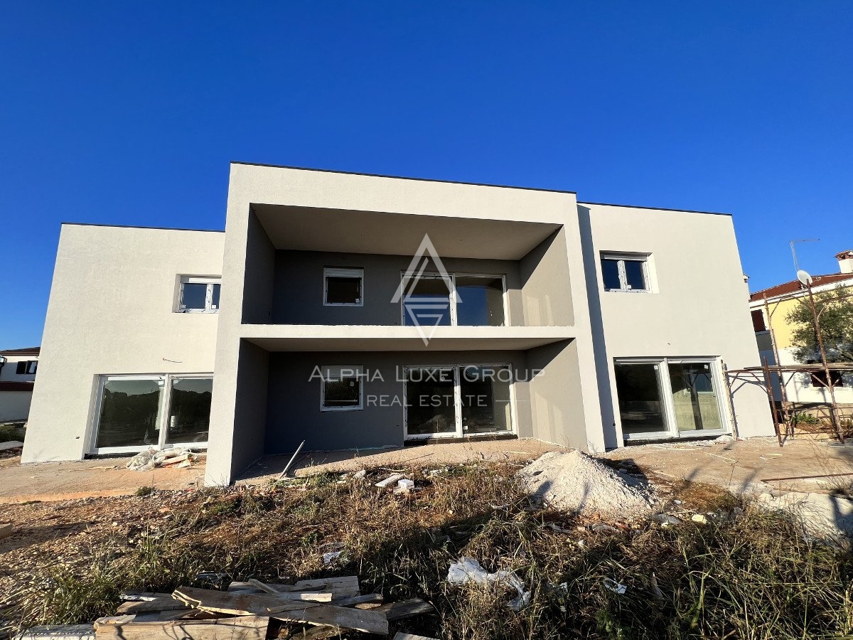 Novigrad, Istra – Sodobno pritlično stanovanje z vrtom