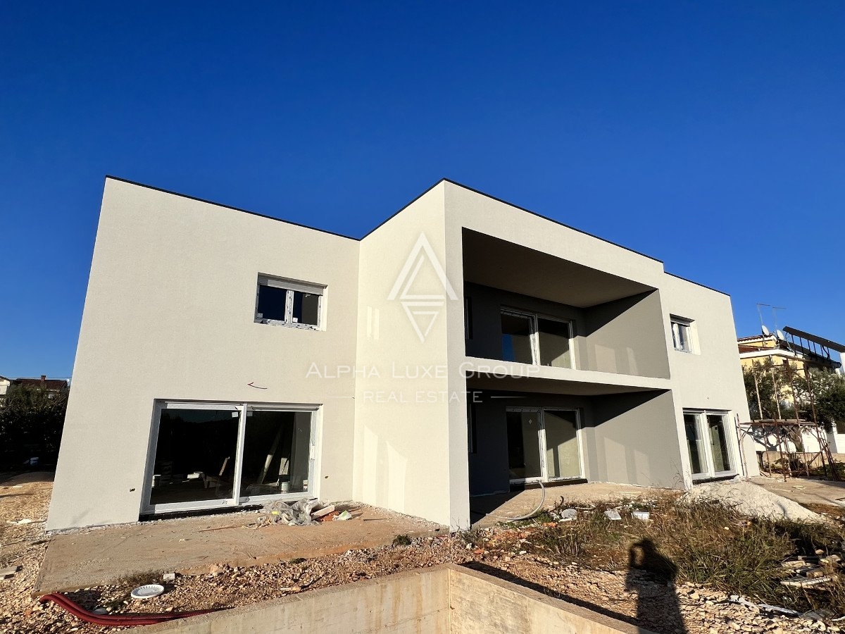 Novigrad, Istra – Sodobno pritlično stanovanje z vrtom