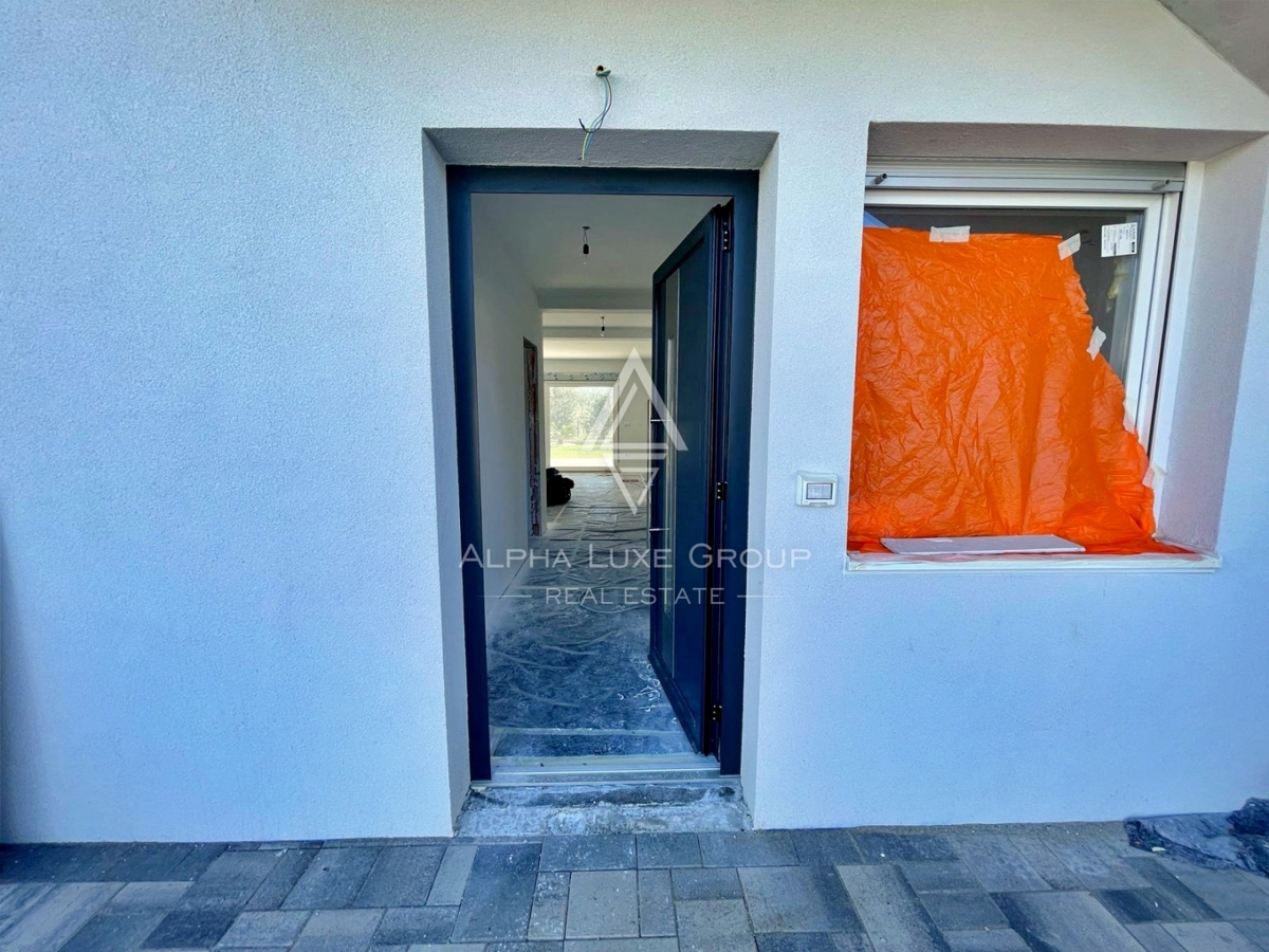 Novigrad, Istra – Sodobno pritlično stanovanje z vrtom