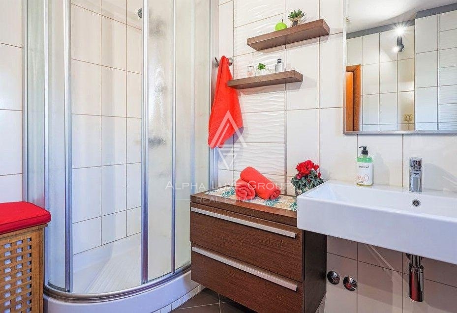 Čudovita hiša z dvema bivalnima enotama in bazenom, Istra, Svetvinčenat