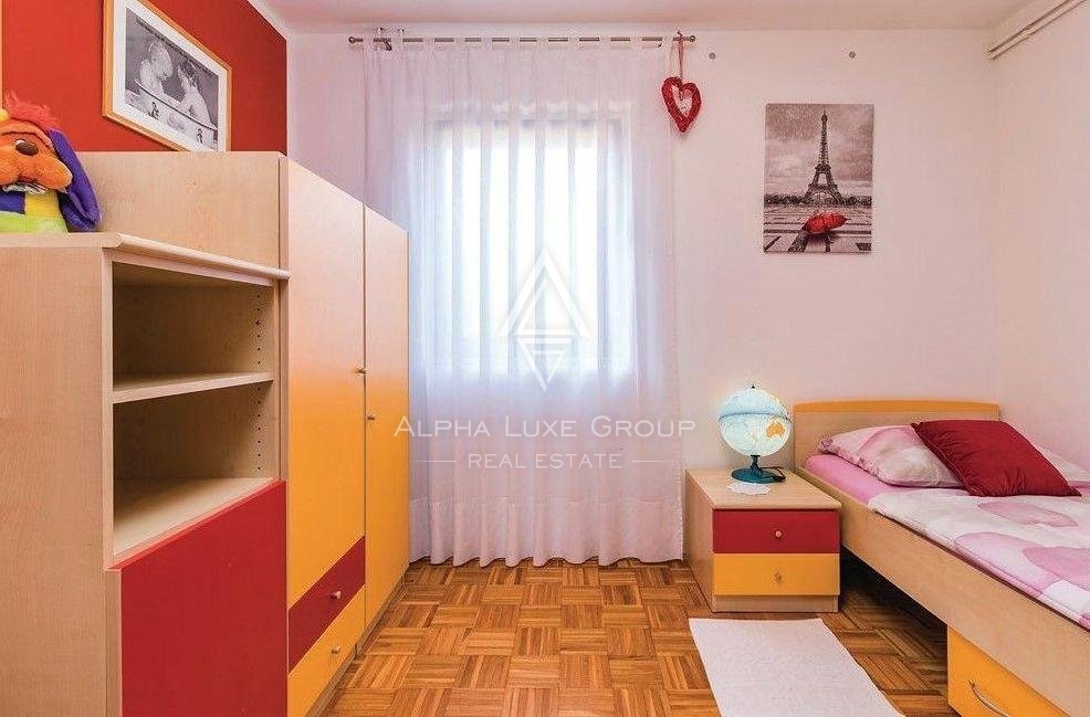 Čudovita hiša z dvema bivalnima enotama in bazenom, Istra, Svetvinčenat