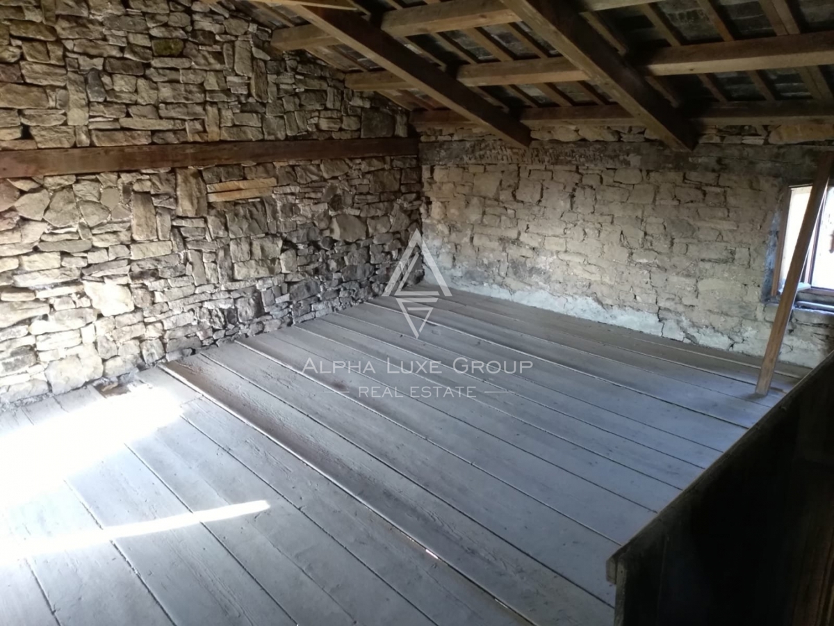 SAMOSTOJNA HIŠA NA MIRNI LOKACIJI S PANORAMSKIM POGLEDOM NA MORJE