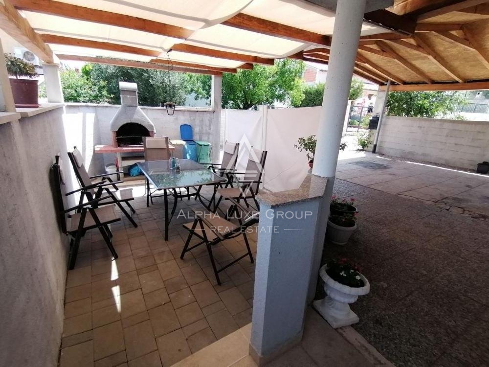 Dve lepi hiši, Istra, Pula