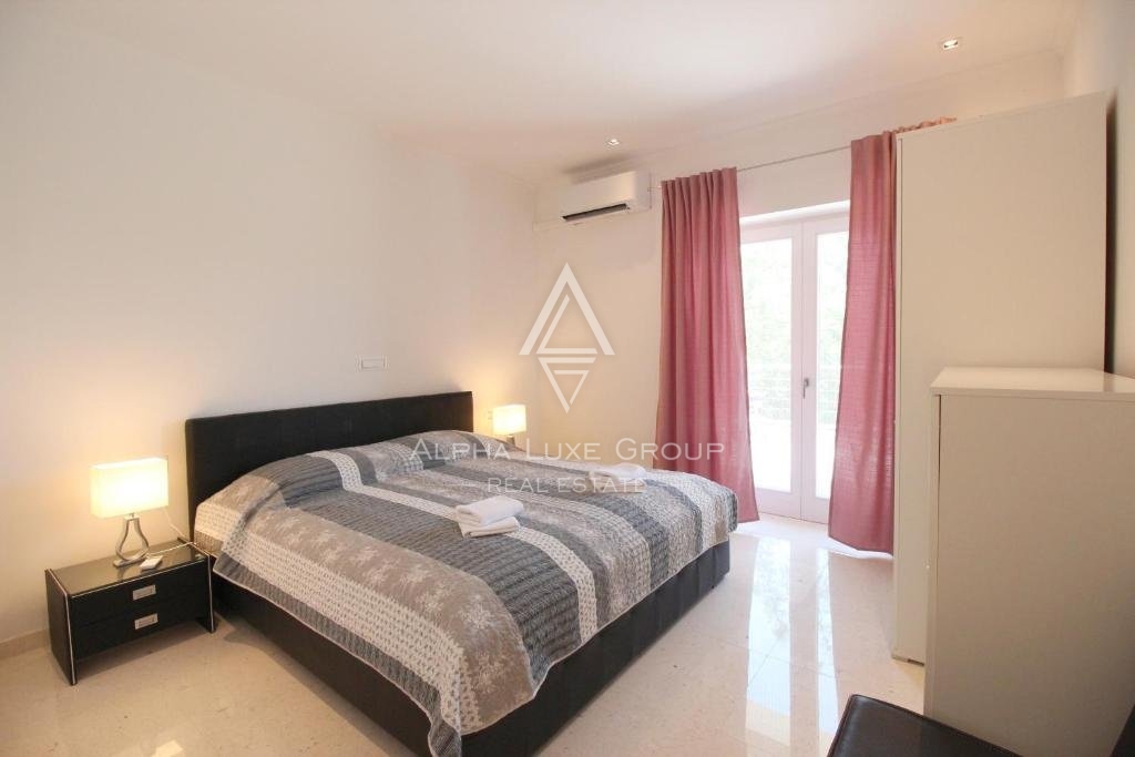 Čudovita vila s prostornim vrtom in bazenom, Istra, Poreč
